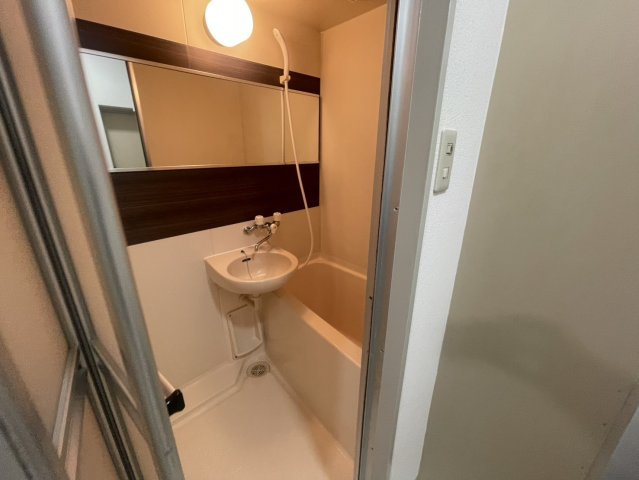 シャトラン弓木一番館の洋室