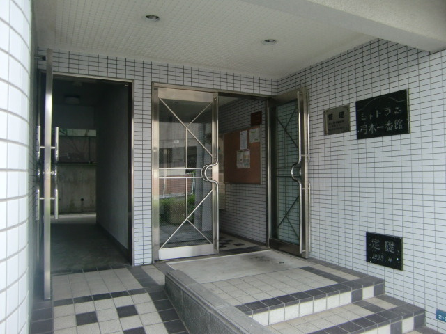 シャトラン弓木一番館のエントランス