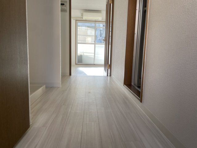 シャトラン弓木一番館の居間・リビング