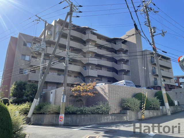 吹田市上山手町の賃貸マンションの外観