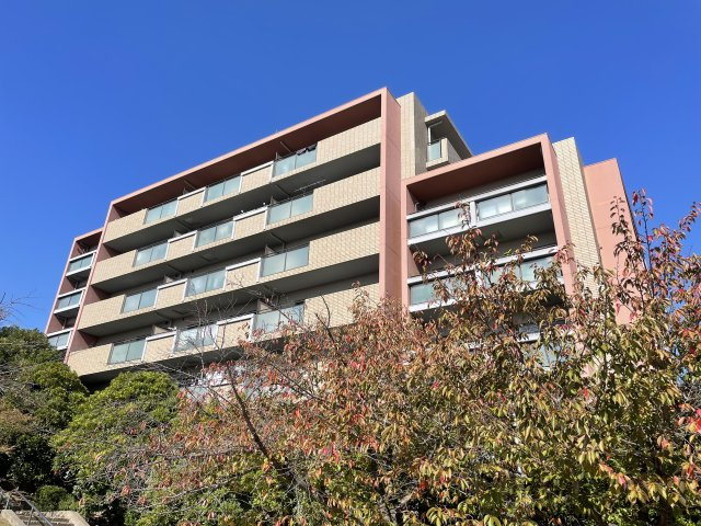 吹田市上山手町の賃貸マンションの外観