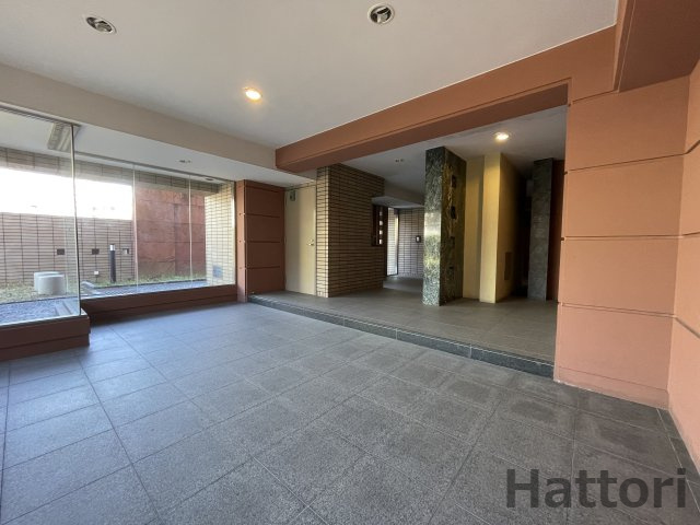 吹田市上山手町の賃貸マンションのロビー