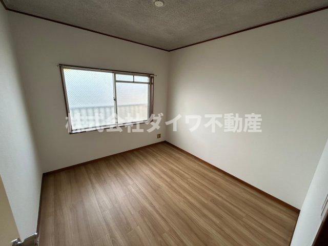 リバーサイド八番館の洋室