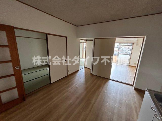 リバーサイド八番館の居間・リビング