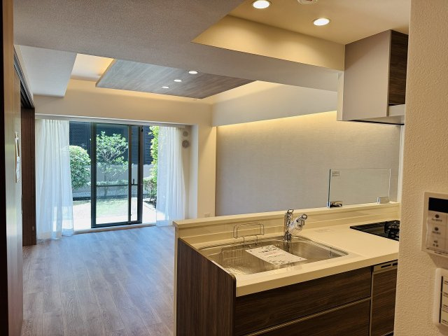 ヴィルヌーヴ西八王子の居間・リビング|～明るく開放感のあるLDKで、家族団欒の時間をお過ごしいただけます～