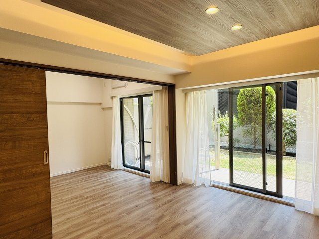 ヴィルヌーヴ西八王子の居間・リビング|～明るく開放感のあるLDKで、家族団欒の時間をお過ごしいただけます～