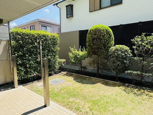 ヴィルヌーヴ西八王子の庭|～専用庭付きの住戸です～