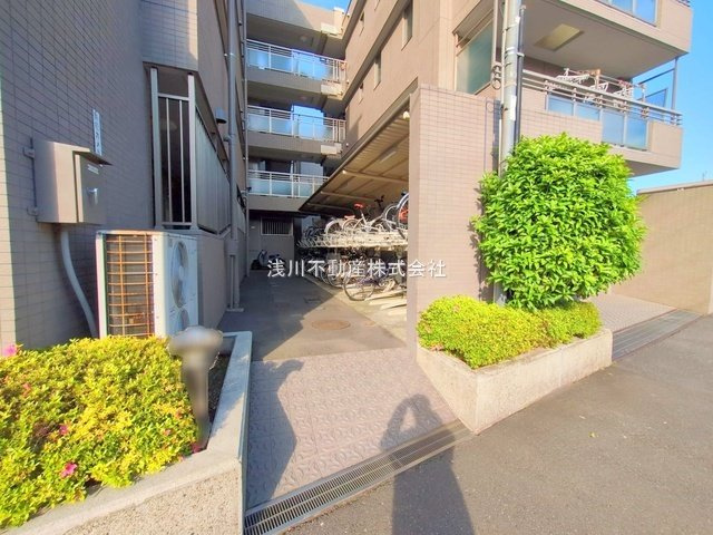 ヴィルヌーヴ西八王子の駐輪場|～屋根付きの駐輪場～