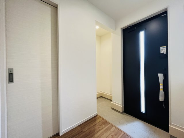 【玄関】 | 本庄市見福17期　ZutPLUS+　新築戸建　全3棟　3号棟