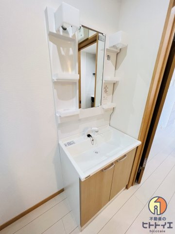 エスカレント広川の独立洗面台|朝の支度にも助かる、独立の洗髪洗面化粧台