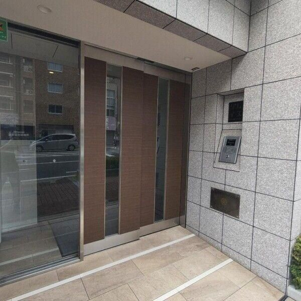 グレイス難波南のエントランス