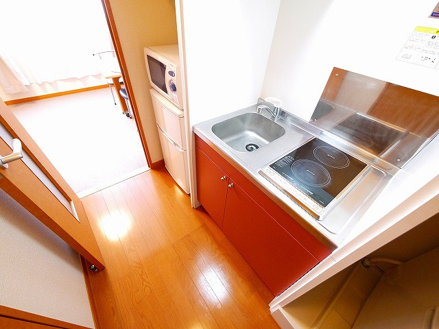 レオパレスあやめ池疋田のキッチン|コンパクトなキッチンで掃除もラクラク