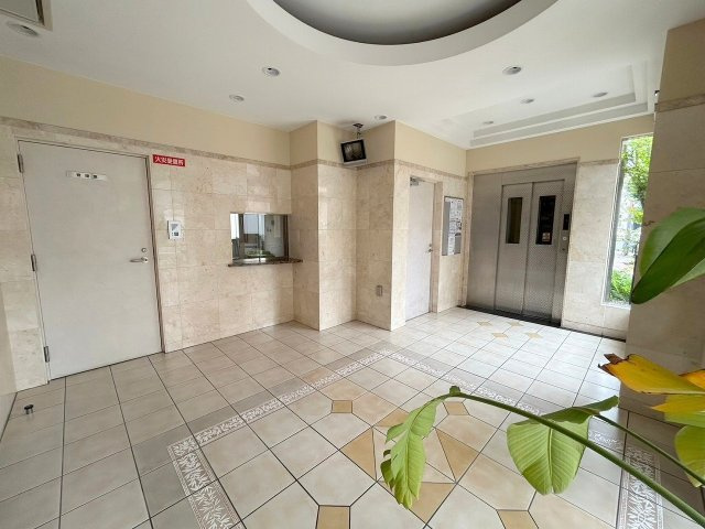 シャインビュー新大阪のロビー