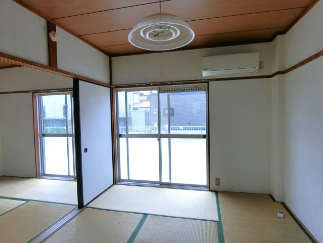 パレットハウスの居間・リビング