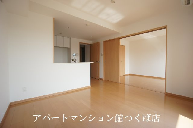 レジデンス二の宮の居間・リビング