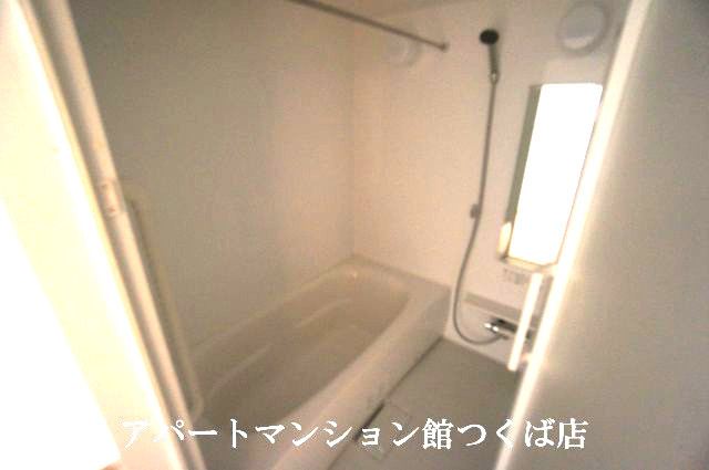 レジデンス二の宮の浴室