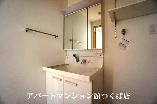 レジデンス二の宮の独立洗面台