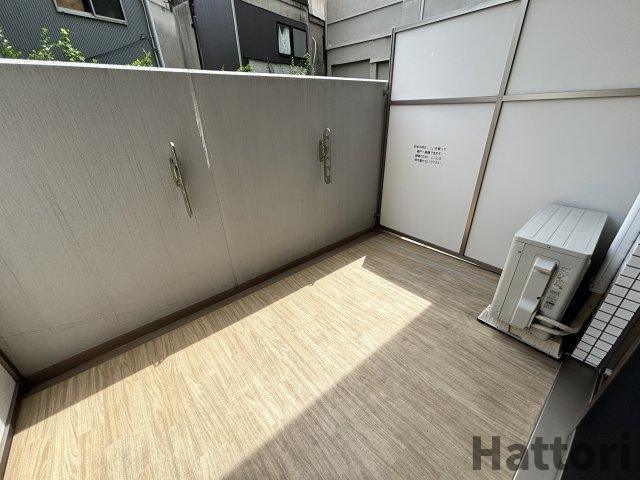 プレサンス淡路駅前のバルコニー