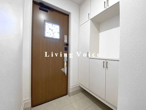 【玄関】 | 【仲介手数料０円】平塚市徳延23-P1　中古一戸建て　11号棟 | 平塚市徳延23-P1　中古一戸建て　