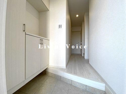 【玄関】 | 【仲介手数料０円】平塚市徳延23-P1　中古一戸建て　11号棟 | 平塚市徳延23-P1　中古一戸建て　