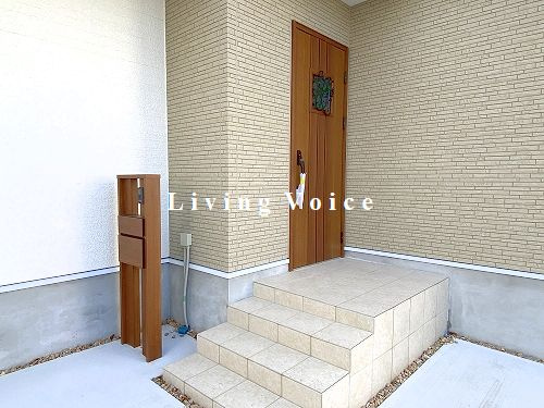 【エントランス】 | 【仲介手数料０円】平塚市徳延23-P1　中古一戸建て　11号棟 | 平塚市徳延23-P1　中古一戸建て