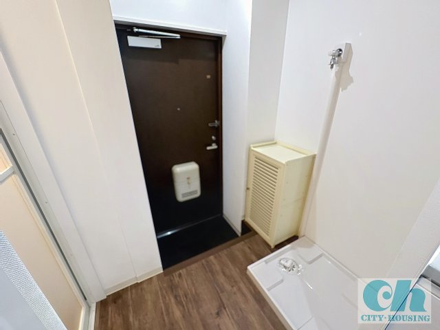 パラスI 103号室の玄関