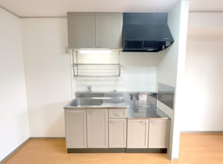 【居間・リビング】 | ハイエスト5Ｂ棟　202 | 明るいキッチン♪