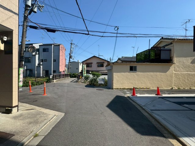 右京区太秦安井辰巳町のおうちの前面道路含む現地写真