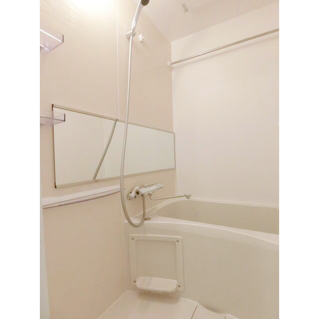 Log横浜駅東の内装