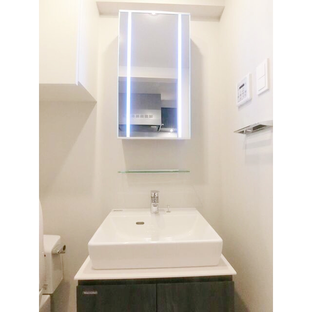 Log横浜駅東の内装