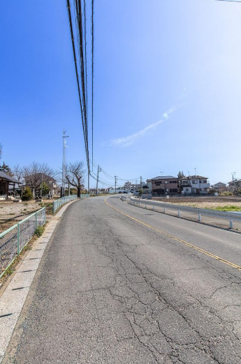 敷地面積６７～８９坪　売地　川越市石田本郷の前面道路含む現地写真|前面道路含　北側11～15ｍ公道