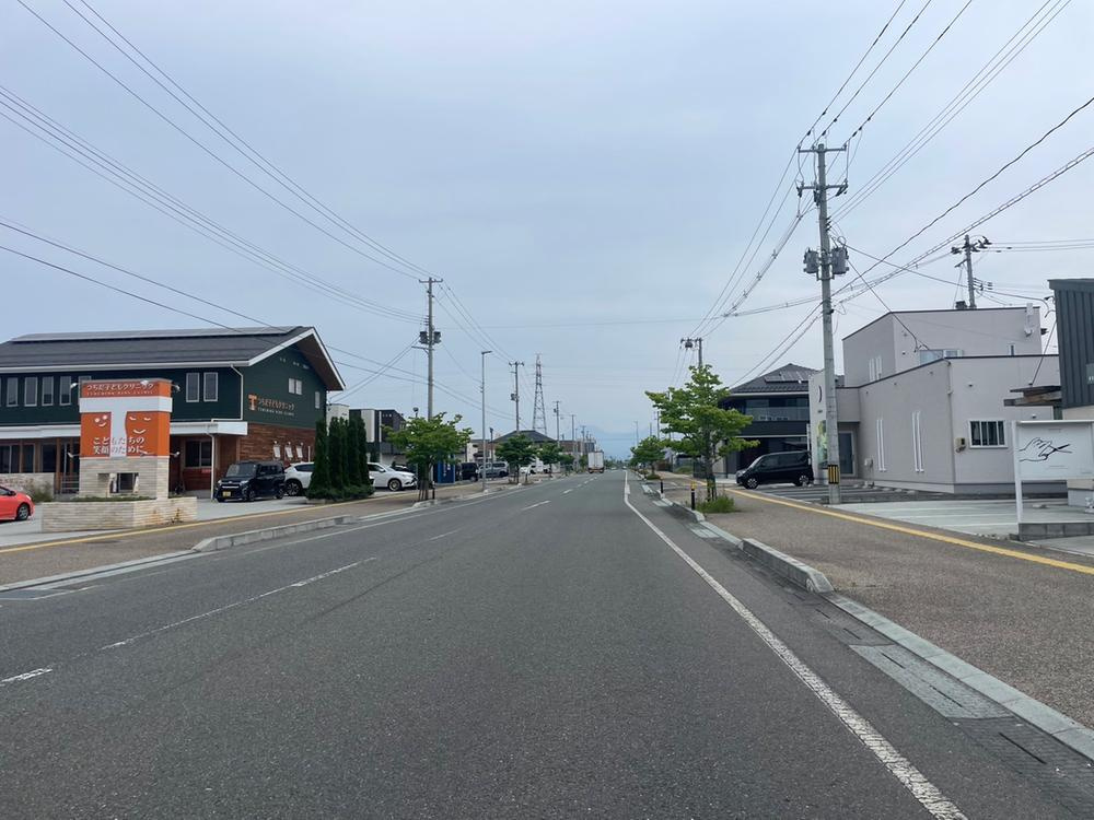 天童市芳賀タウン南【モデルハウス】の前面道路含む現地写真|前面道路