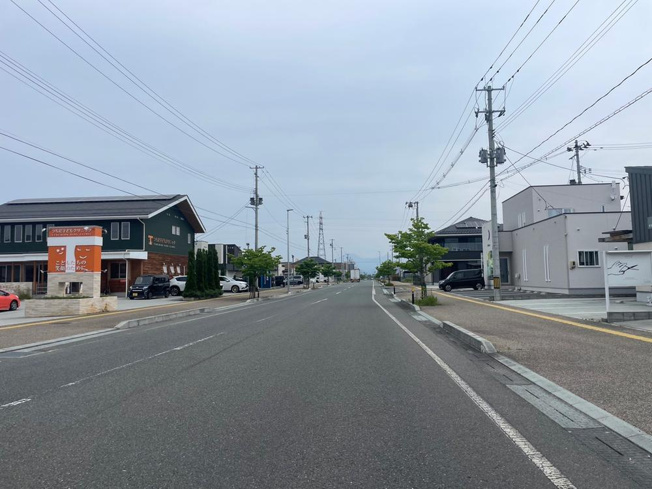 【前面道路含む現地写真】 | 天童市芳賀タウン南【モデルハウス】 | 前面道路