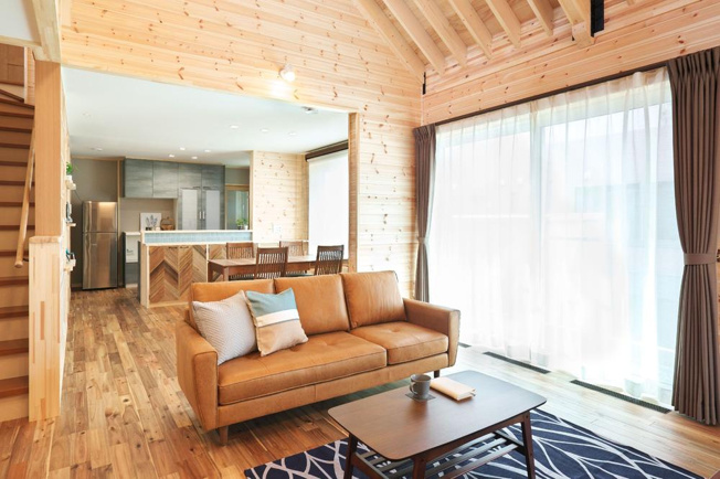 【居間・リビング】 | 天童市芳賀タウン南【モデルハウス】 | リビングは広々です。家族の団欒の場として家庭を包みます。