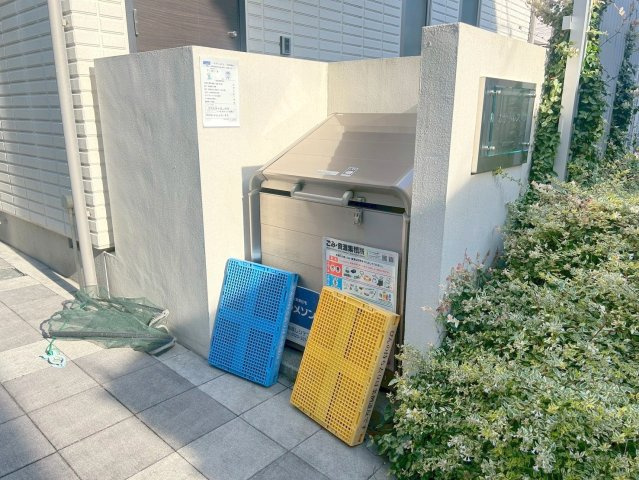 カサ　トレスドスのエントランス|★敷地内ゴミストッカー★