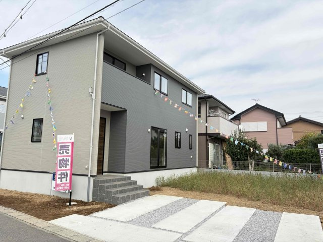 玉村町11期（全１棟）１号棟の前面道路含む現地写真