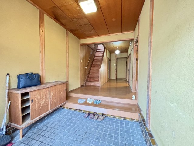 岸和田市南町　中古戸建の玄関