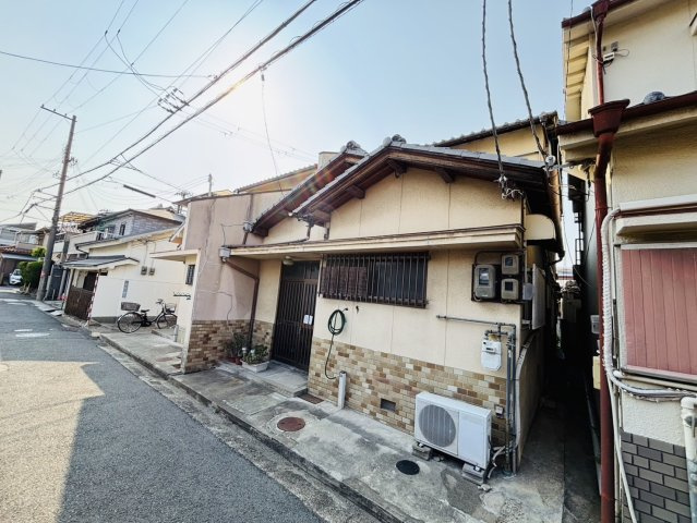 岸和田市南町　中古戸建の前面道路含む現地写真