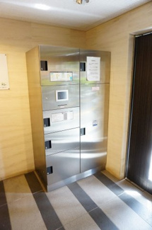 【その他共用部分】 | 不在時にも大活躍の宅配ボックス完備(^^)/
