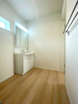 富士宮市万野原新田第29　新築戸建　全７棟　2号棟の独立洗面台|現地写真