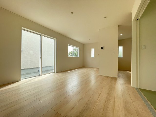 富士宮市万野原新田第29　新築戸建　全７棟　2号棟の居間・リビング|現地写真