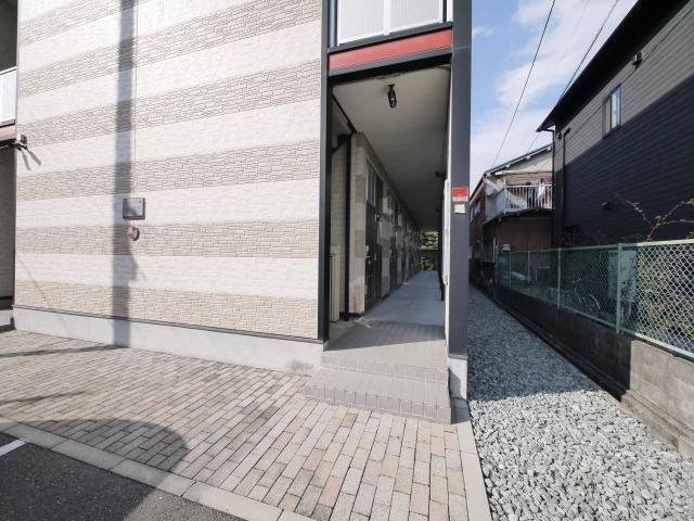 レオパレス清都のエントランス