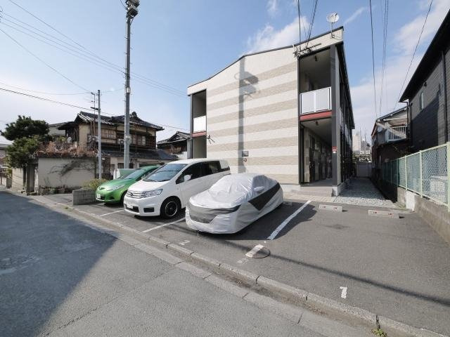 レオパレス清都の駐車場