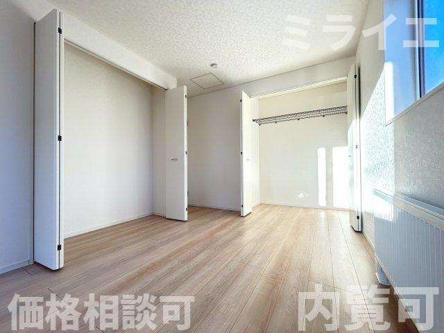 【新築戸建】札幌市厚別区もみじ台北6丁目10棟の収納|標準奥行90㎝で収納力のあるクローゼットを配置しています。