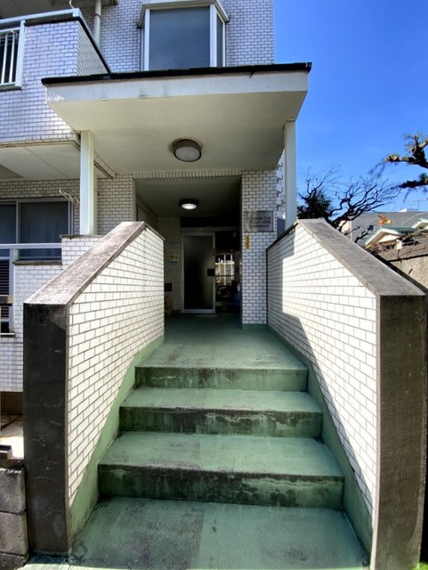 プリムローズ織田のエントランス