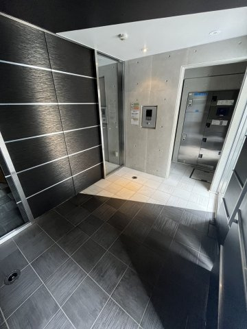 アクサス白山のエントランス