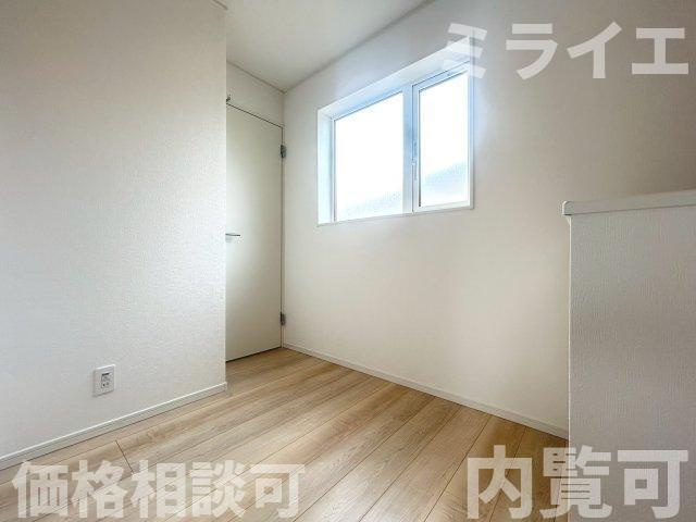 【新築戸建】札幌市厚別区もみじ台北6丁目10棟のバルコニー|屋根付で雨・雪が入りにくいルーフバルコニーを採用しています。洗濯物干しだけではなく椅子を置いてのんびり過ごせる広さです。