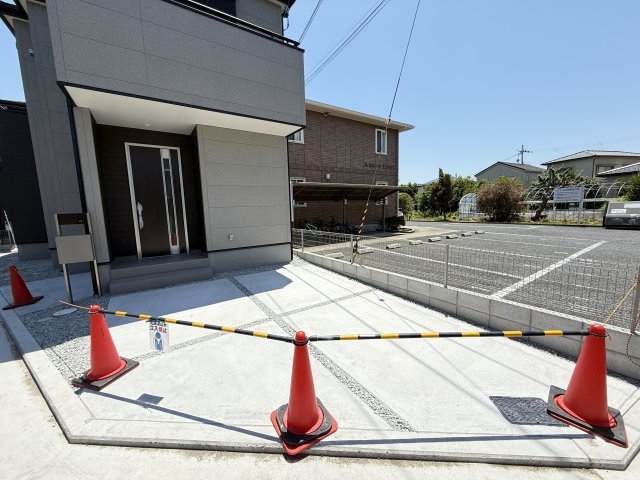 八田寺町1号棟の前面道路含む現地写真