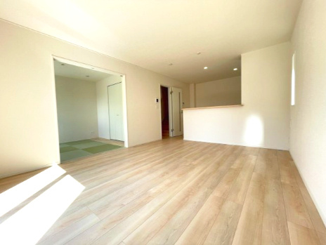 富士宮市万野原新田第29　新築戸建　全７棟　5号棟の居間・リビング|現地撮影