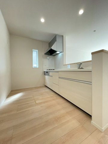 富士宮市万野原新田第29　新築戸建　全７棟　5号棟のキッチン|現地撮影